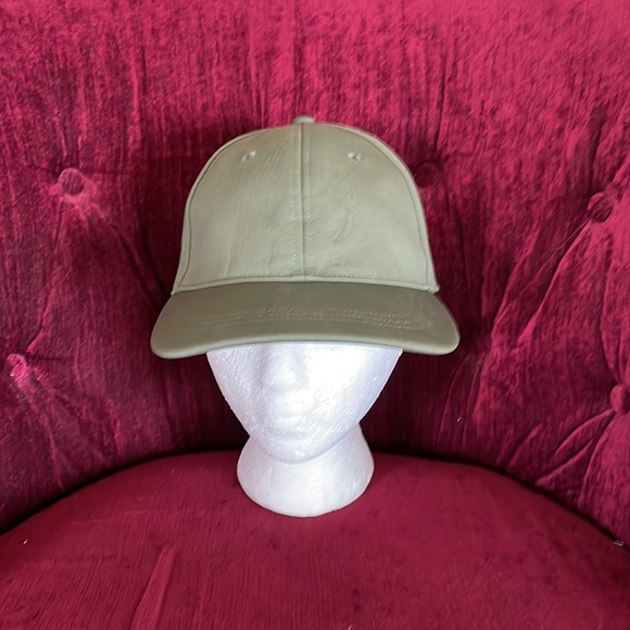 Lululemon hat - Picture 7 of 8